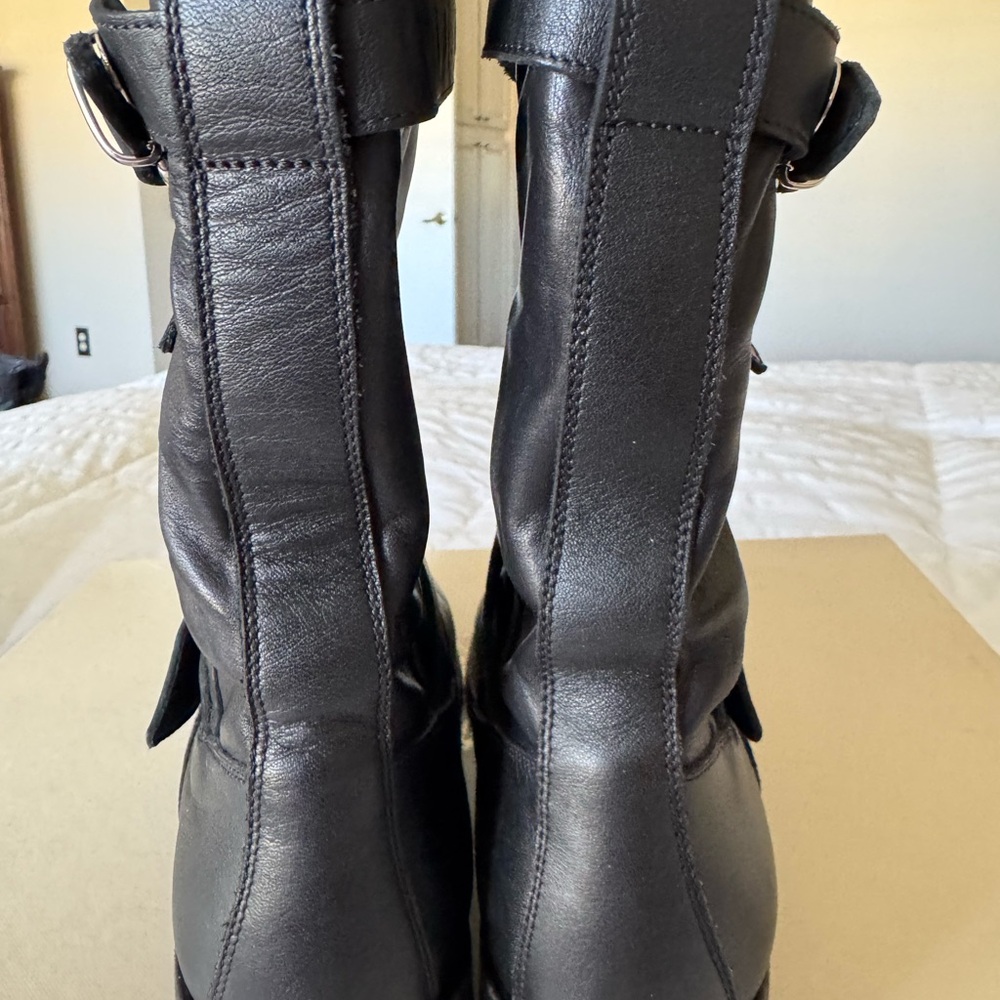 BURBERRY BOOTS - Picture 4 of 8